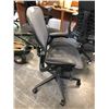 Image 2 : HERMAN MILLER AERON GRAPHITE FULLY ADJUSTABLE TASK CHAIR (SIZE B) RETAIL $2080 CAN