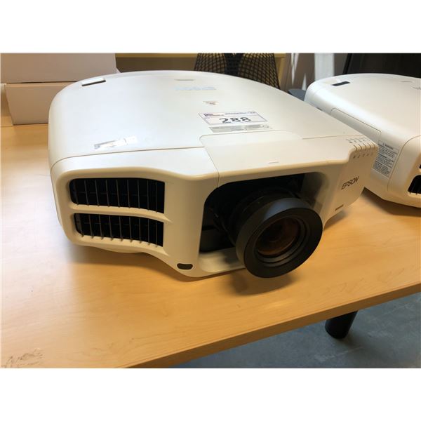 EPSON PRO G7500U PROJECTOR - NO REMOTE NO POWER SUPPLY