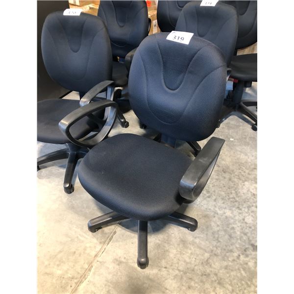 BLACK LOOP ARM TASK CHAIR