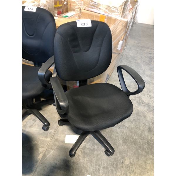 BLACK LOOP ARM TASK CHAIR