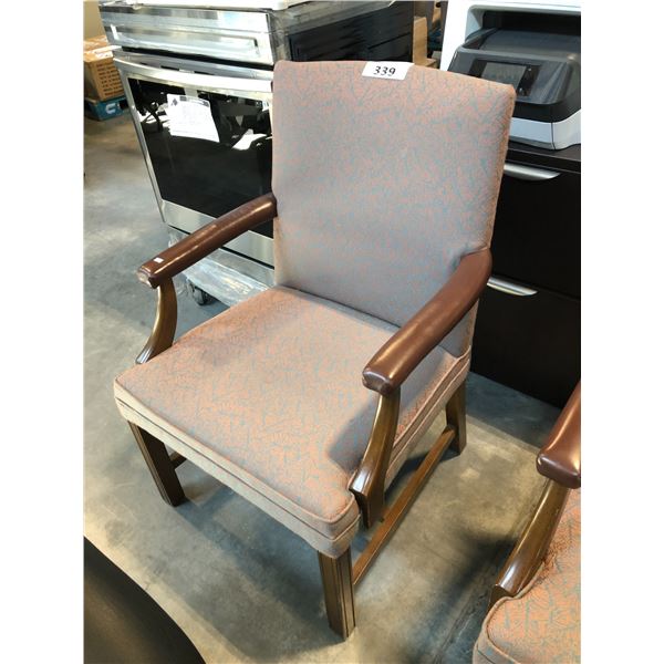 BROWN PATTERNED TRADITIONAL ARM CHAIR