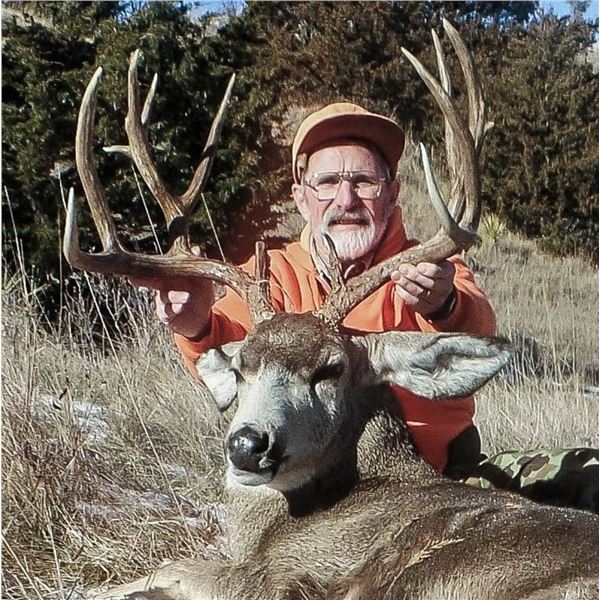 Nebraska: 4 Day 4 Night 2023 Deer Hunt (Mule Deer or Whitetail Deer) for One Hunter