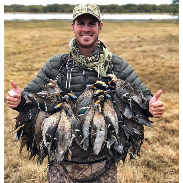 Argentina: 5 Day 6 Night High Volume Duck & Dove Hunt for 3 Hunters