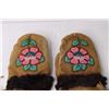 Image 2 : Beaded Indigenous Gloves