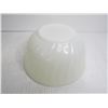 Image 4 : Fire King Round Cake Pan - Fire King Mixing Bowl