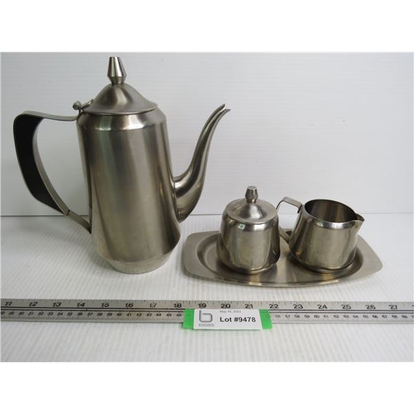 Oneida Tea Pot w/Matching Creamer & Sugar Bowl