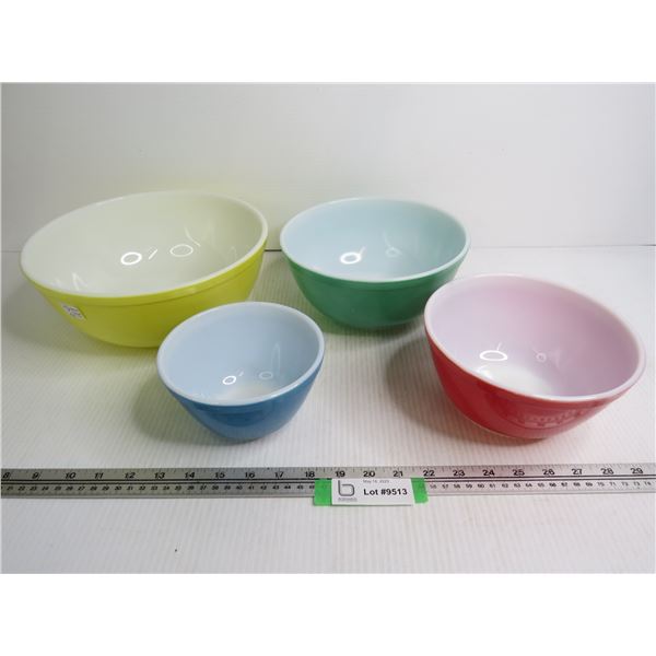 Set of 4 Pyrex Mixing Bowls