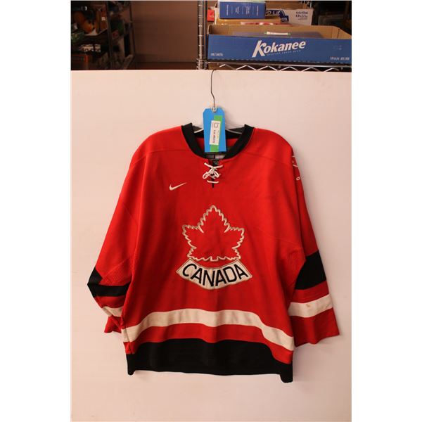 *Team Canada Hockey Jersey - Size Large