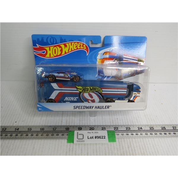 Hot Wheels Speedway Hauler (NIB)