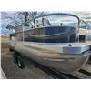 Image 3 : 16 Ft Montego Bay Pontoon Boat w/ Trailer   90 HP Evinrude Engine ( Very New )