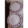 Image 4 : (12) Plastic Plates