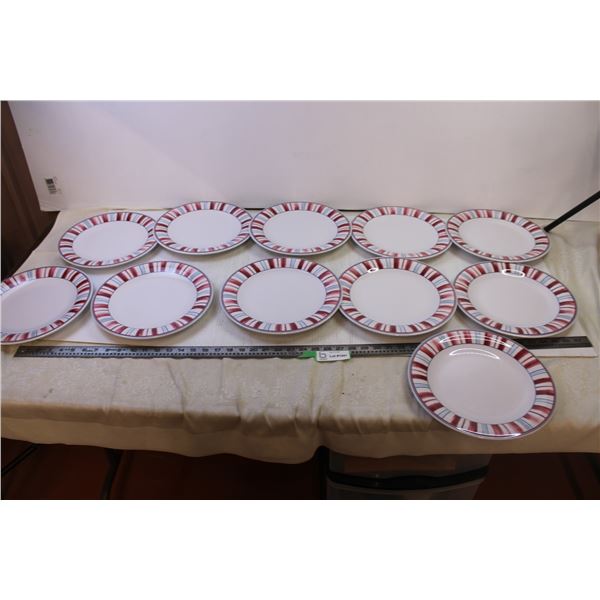 (11) Plastic Plates