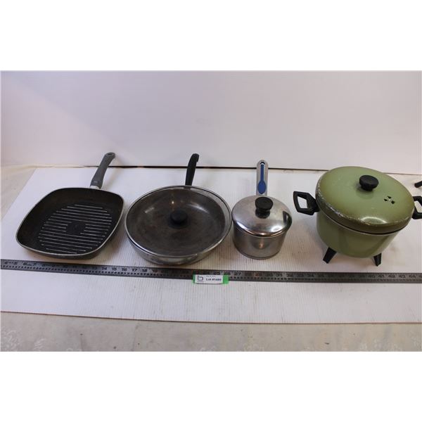 Electronic Cooking Pot with Lid+ Small Cooking Pot+ (2) Pans Only 1 Lid