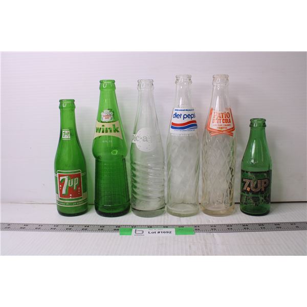 Lot of Vintage Pop Bottles - Pepsi, Canada Dry, 7 UP