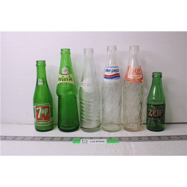 Lot of Vintage Pop Bottles - Pepsi, Canada Dry, 7 UP