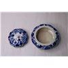 Image 5 : (2) Vintage Delft Vase and Trinket Dish