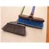 Image 2 : *(2) Brooms