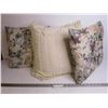 Image 1 : (3) Cushions