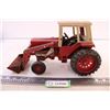 Image 1 : Vintage ERTL Die Cast International Harvester 586 Front Loader Tractor