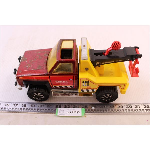 Vintage Die Cast Tonka Toy Tow Truck