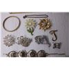 Image 4 : Lot of Vintage Brooches and Jewelry (Some Missing Rhinestones)