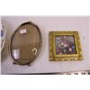 Image 3 : (2) Picture Frames + (2) Decorative Plates