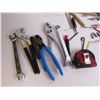 Image 3 : Flat of Small Hand Tools - Misc. Items