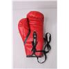 Image 6 : Autographed Red Everlast Boxing Glove - Roberto Duran