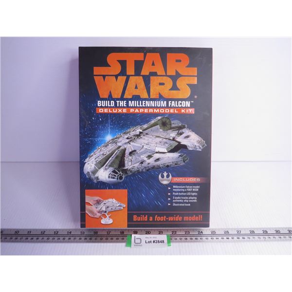 Star Wars Deluxe Paper Model Kit (Millennium Falcon NIB)