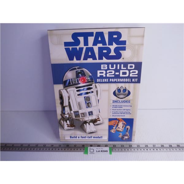 Star Wars Deluxe Paper Model Kit (R2 - D2)