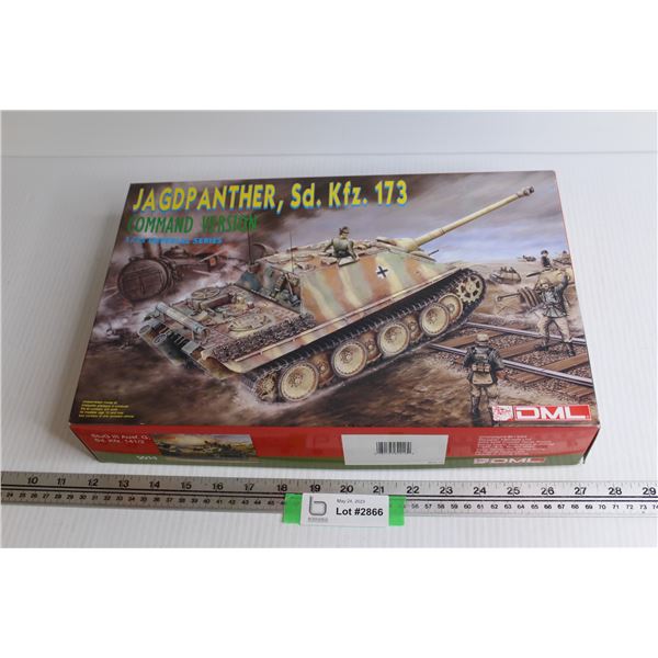 Ja GD Panther,Sd. kfz. 173 Tank (box opened - unused) (1/35 scale model kit)