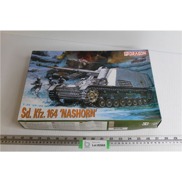 Sd. kfz.164 'Nashorn' Tank (box opened - unused) (1/35 scale model kit)