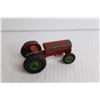 Image 2 : Matchbox IHC B-250 Series Toy Tractor