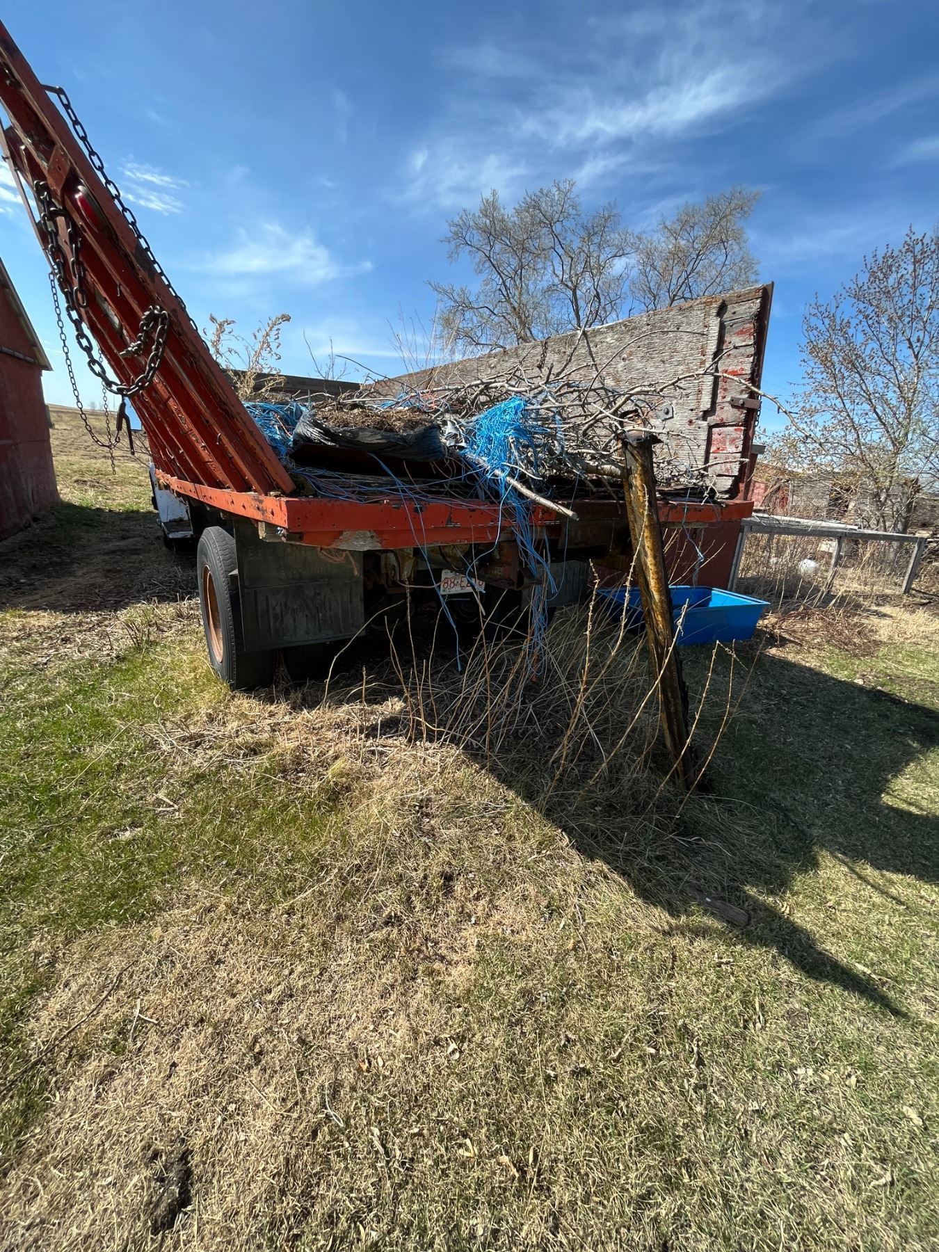 GMC 960 Truck ( motor turns over but no spark)(as is)