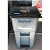 Image 1 : Rubbermaid recycle bin