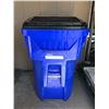 Image 1 : Rubbermaid recycle bin