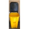 Image 1 : Rubbermaid recycle bin