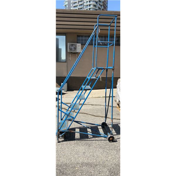 Canway 7 step stock ladder - approx. 104  tall