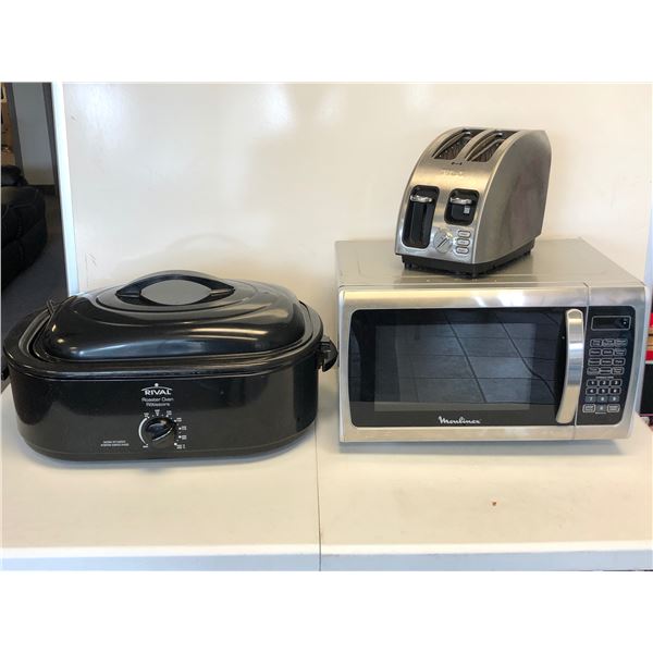 Group of assorted kitchen appliances - includes T-Fal toaster/ Moulinex microwave oven & Rival roast