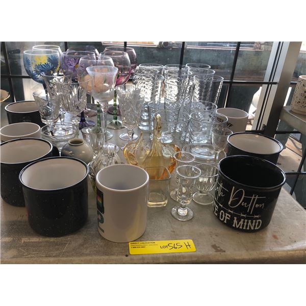 Large group of assorted glasses - includes wine glasses/ mugs etc.