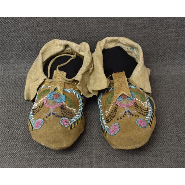 WOODLANDS INDIAN BEADED MOCCASINS