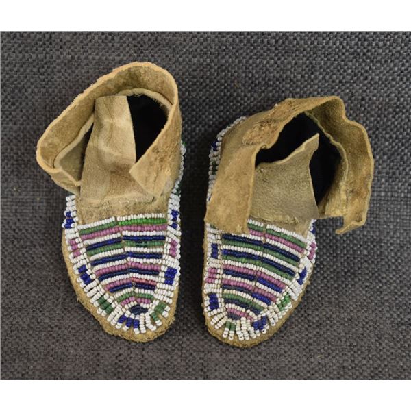 SIOUX INDIAN BABY MOCCASINS