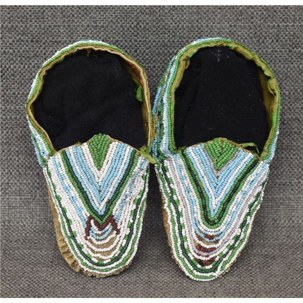 PLAINS INDIAN CHILDS MOCCASINS