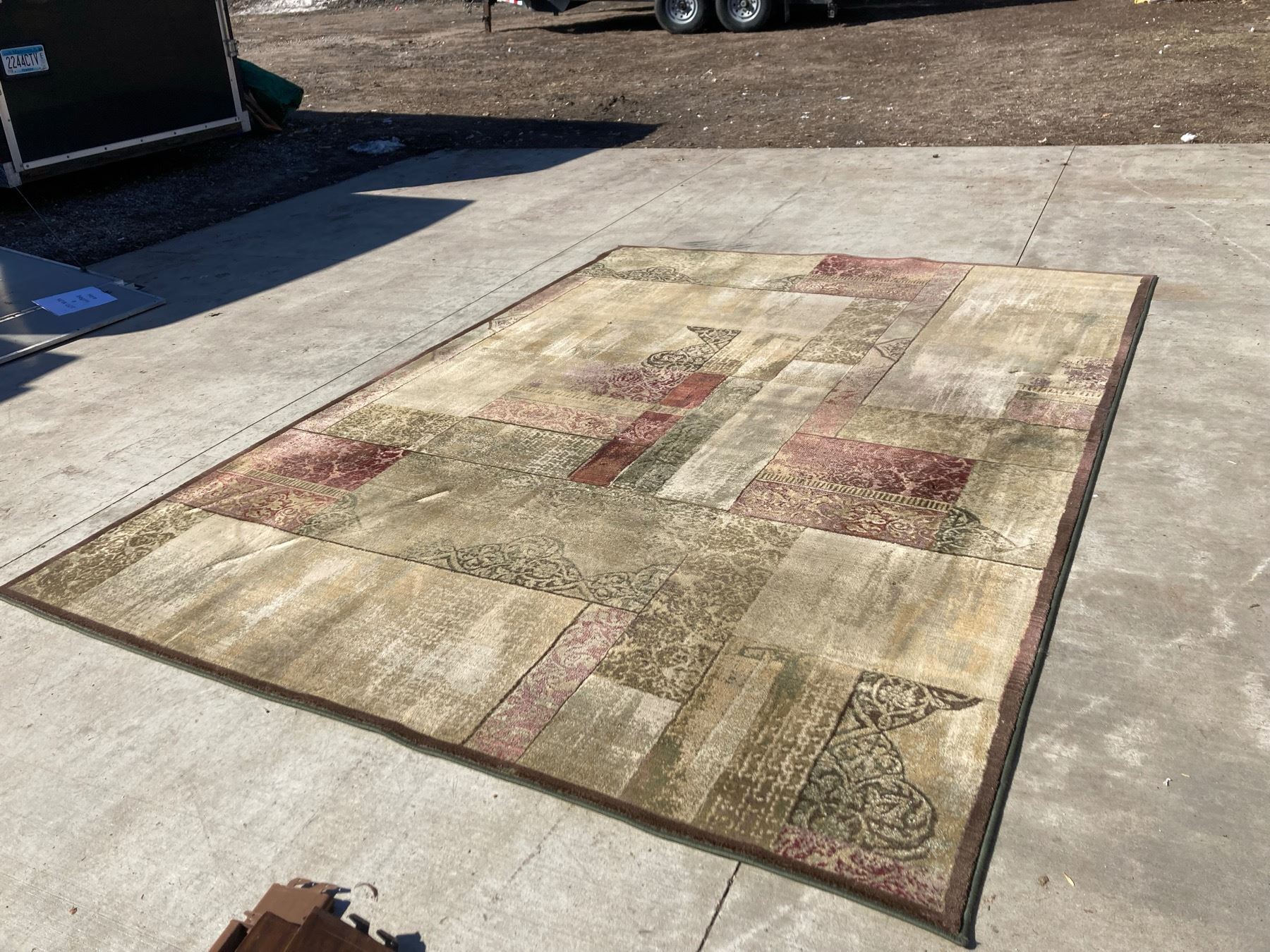 LARGE AREA RUG - Cornerbids