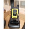 Image 3 : DeWalt & Motorola walkie-talkies