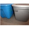 Image 2 : Rubbermaid totes both with lids