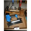 Image 1 : hammer, putty knives, brad nailer