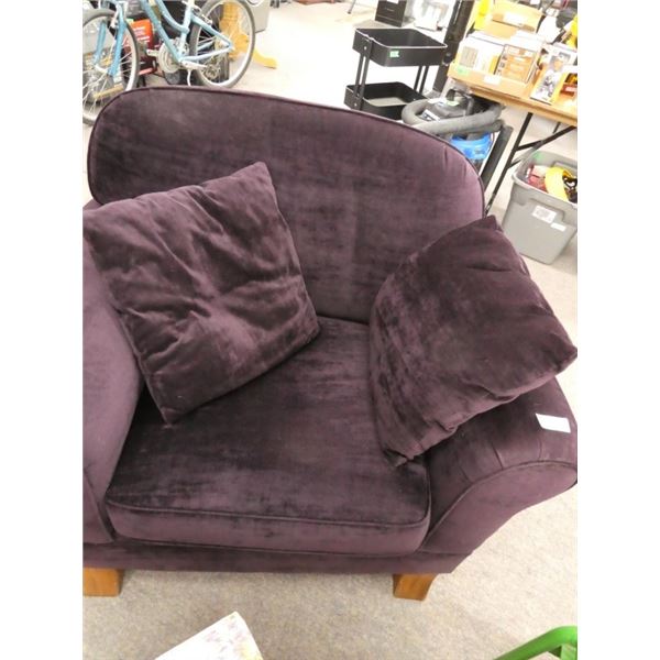 purple armchair in very good condition