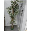Image 1 : fake tree/plant
