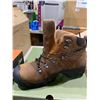 Image 4 : Keen Pyrenees Women's Hiking Boots Color Syrup Size 9.5